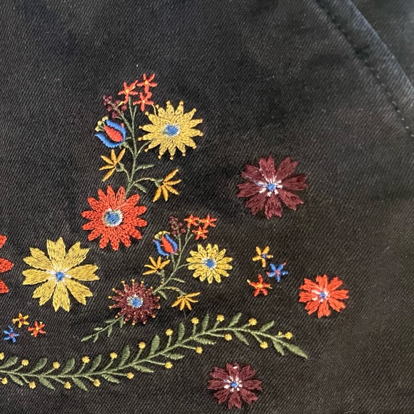 Embroidered Jean Skirt🌼 - Picture 8 of 12